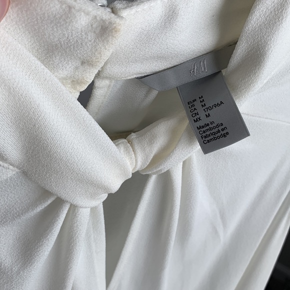 H&M off white blouse tank top size Medium. - Picture 5 of 8